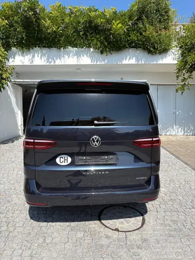 VW T7 Multivan 1.4 eHybrid Life DSG — Monospace hybride rechargeable, 14 000 km, bleu métallisé — Innenraum