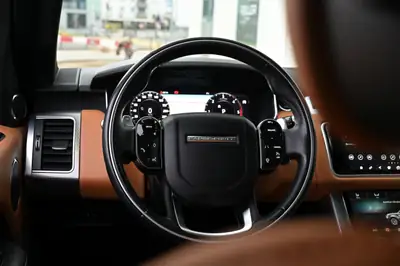 Range Rover Sport 3.0 SDV6 — Prestige diesel, toit panoramique, service frais — Thumbnail 14
