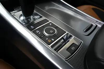 Range Rover Sport 3.0 SDV6 — Prestige diesel, toit panoramique, service frais — Thumbnail 21