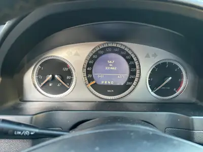 Mercedes-Benz C 350 CDI Avantgarde 4Matic — Diesel puissant, transmission automatique, traction intégrale — interni