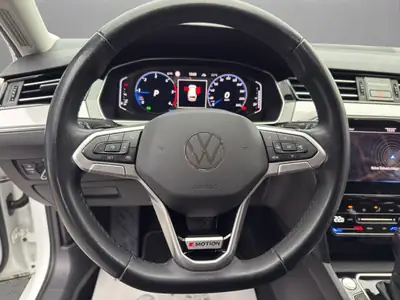 VW Passat 2.0 TDI 4Motion — Break diesel AWD, 200 ch, traction intégrale — Miniature 10