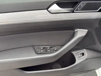 VW Passat 2.0 TDI 4Motion — Break diesel AWD, 200 ch, traction intégrale — Miniature 12