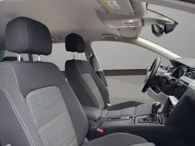 VW Passat 2.0 TDI 4Motion — Break diesel AWD, 200 ch, traction intégrale — Miniature 22