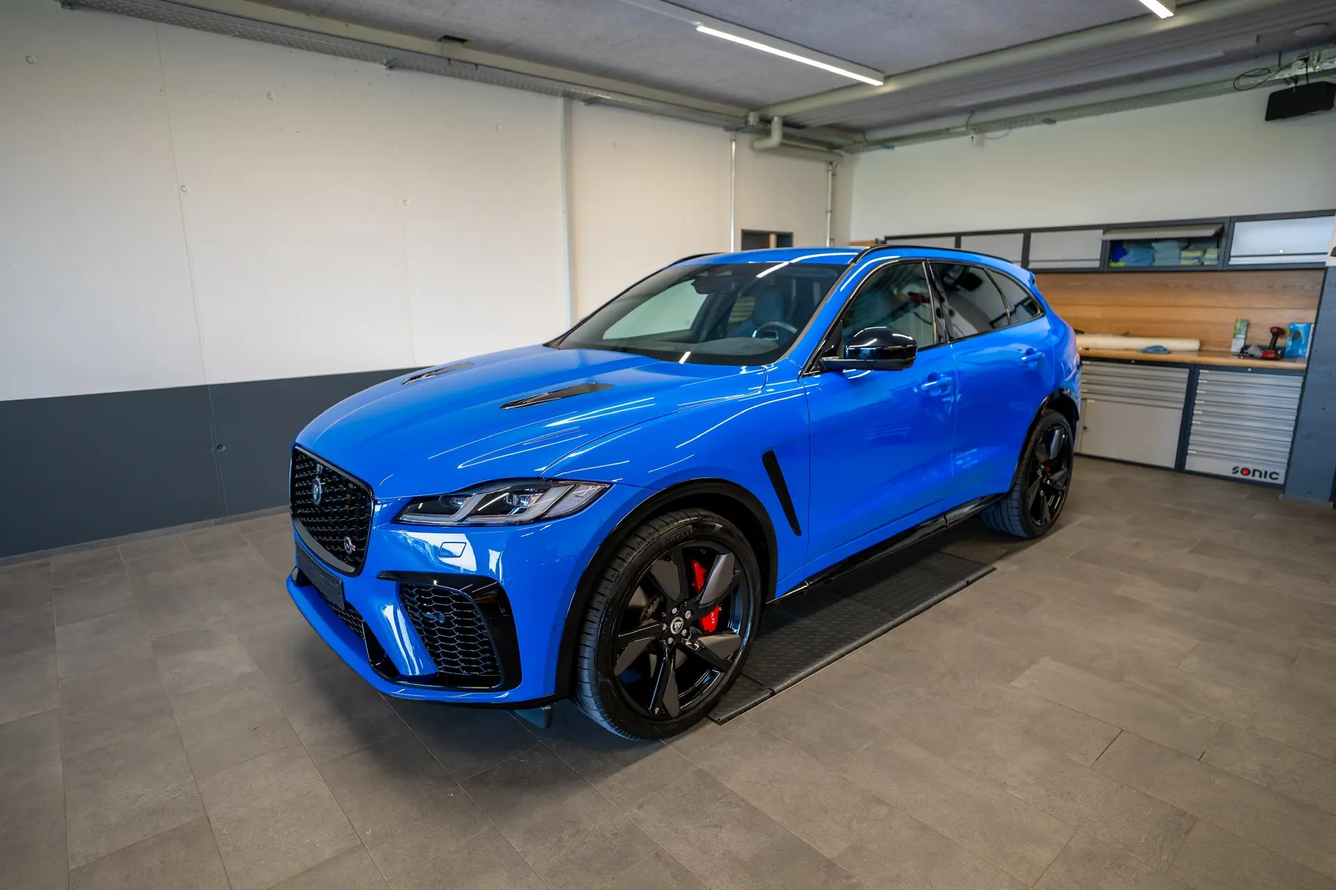Jaguar F-Pace 5.0 V8 SVR P550 AWD — Monstre performant, 47'500 km seulement