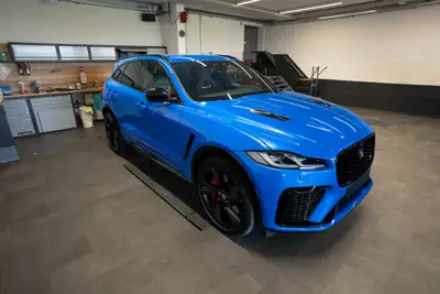 Jaguar F-Pace 5.0 V8 SVR P550 AWD — Monstre performant, 47'500 km seulement — Heckansicht