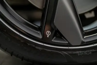 Jaguar F-Pace 5.0 V8 SVR P550 AWD — Monstre performant, 47'500 km seulement — Miniatur 9