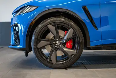 Jaguar F-Pace 5.0 V8 SVR P550 AWD — Monstre performant, 47'500 km seulement — Miniatur 8