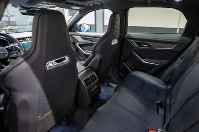 Jaguar F-Pace 5.0 V8 SVR P550 AWD — Monstre performant, 47'500 km seulement — Miniatur 14