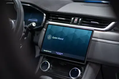 Jaguar F-Pace 5.0 V8 SVR P550 AWD — Monstre performant, 47'500 km seulement — Miniatur 15