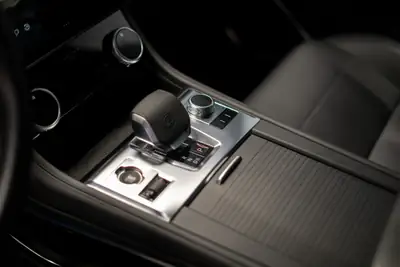 Jaguar F-Pace 5.0 V8 SVR P550 AWD — Monstre performant, 47'500 km seulement — Miniatur 20