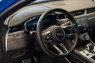 Jaguar F-Pace 5.0 V8 SVR P550 AWD — Monstre performant, 47'500 km seulement — Miniatur 21