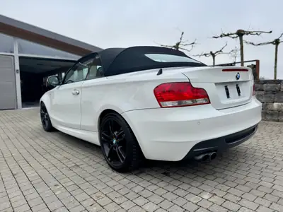 BMW 125i Cabrio 2011 — Roadster sportif essence, 218 ch et toile rétractable — fianco