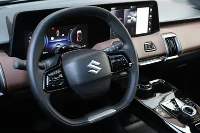 Suzuki e-Vitara 61kWh Compact Top 4x4 — SUV électrique avec grande autonomie et toit ouvrant — Miniature 9