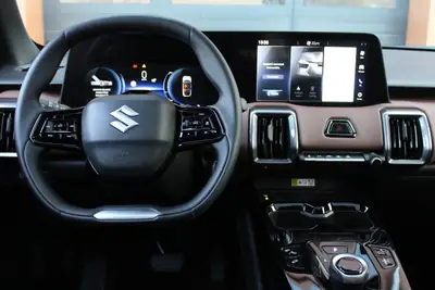 Suzuki e-Vitara 61kWh Compact Top 4x4 — SUV électrique avec grande autonomie et toit ouvrant — Miniature 8