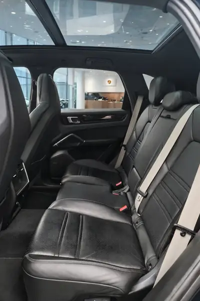 Porsche Cayenne E-Hybrid Platinum Edition — SUV haute performance, hybride rechargeable, 74'000 km — dashboard