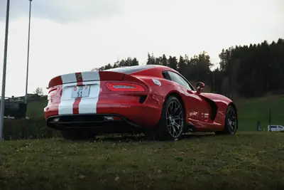 Dodge Viper SRT 2013 — Légendaire muscle car américain, 649 ch purs — Miniatur 9