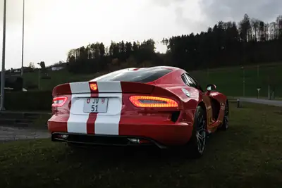 Dodge Viper SRT 2013 — Légendaire muscle car américain, 649 ch purs — Miniatur 18