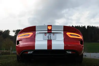 Dodge Viper SRT 2013 — Légendaire muscle car américain, 649 ch purs — Miniatur 17