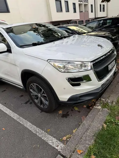 Peugeot 4008 1.6 HDi Active 4WD — SUV robuste, diesel économique, 4x4 authentique — vue extérieure