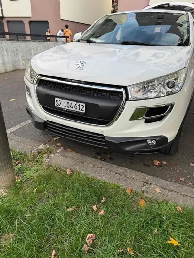 Peugeot 4008 1.6 HDi Active 4WD — SUV robuste, diesel économique, 4x4 authentique — côté