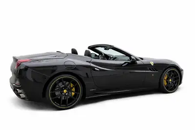 Ferrari California 4.3 V8 — Cabriolet légendaire, 490 ch, kilométrage maîtrisé — side view