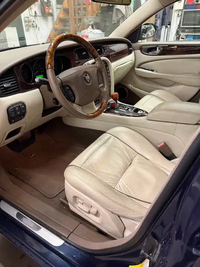 Jaguar XJ6 2.7d Somerset — Berline prestige diesel, moteur neuf, 168000 km — vista posteriore