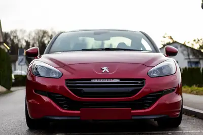 Peugeot RCZ R 1.6 Turbo — Coupé sportif 270 ch, seulement 48'000 km — Seitenansicht