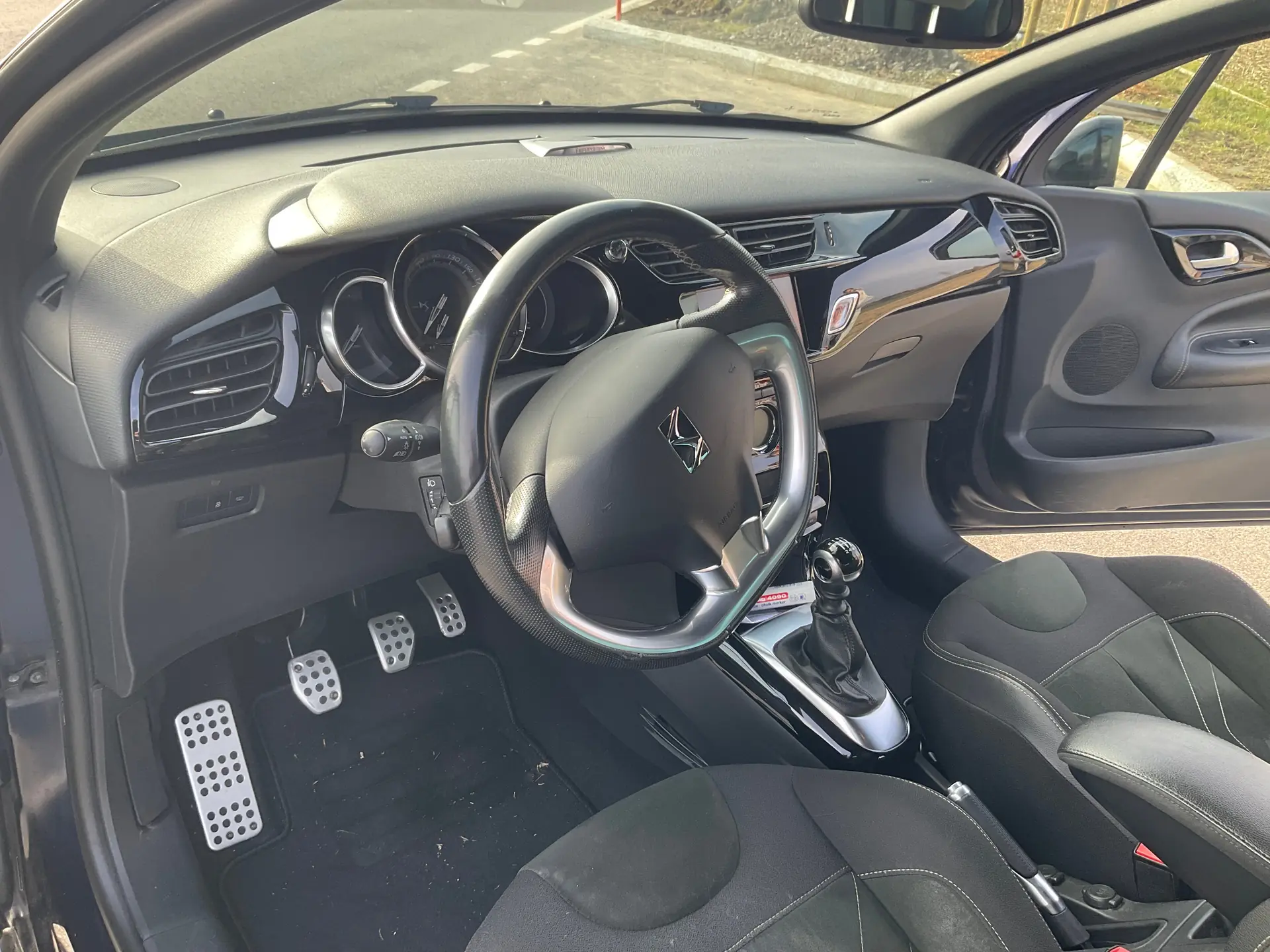 DS 3 1.2 PureTech Sport Chic — Citadine stylée, 85 000 km, moteur économe — vista esterna