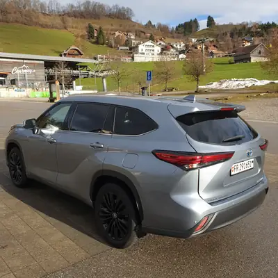 Toyota Highlander 2.5 HSD Premium — SUV 7 places hybride, 71 500 km seulement — intérieur