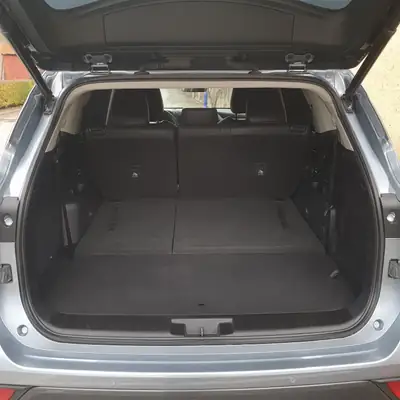 Toyota Highlander 2.5 HSD Premium — SUV 7 places hybride, 71 500 km seulement — Miniature 12