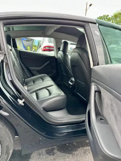 Tesla Model 3 2021 — Berline électrique performante, 105 000 km — Innenraum
