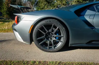 Ford GT 2018 — Supercar légendaire, 3 200 km seulement — Miniatur 12