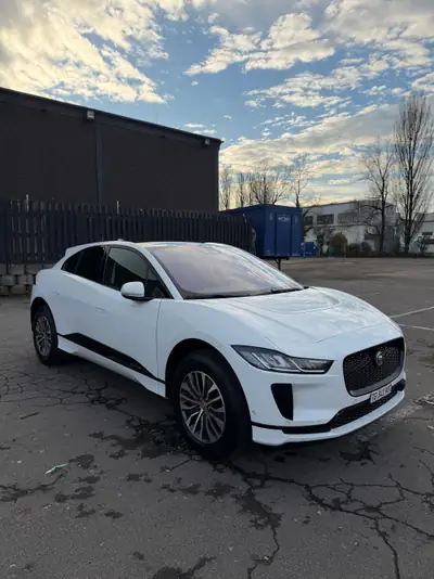 Jaguar I-PACE EV400 S AWD — SUV électrique haute performance, 70'000 km — interior