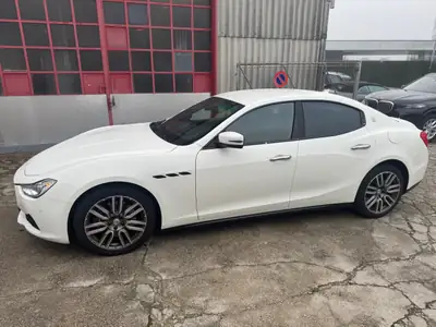 Maserati Ghibli D 3.0 V6 — Berline de prestige diesel, 120'000 km, sans sinistre — vista posteriore