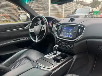 Maserati Ghibli D 3.0 V6 — Berline de prestige diesel, 120'000 km, sans sinistre — Miniatura 9