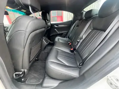 Maserati Ghibli D 3.0 V6 — Berline de prestige diesel, 120'000 km, sans sinistre — Miniatura 12