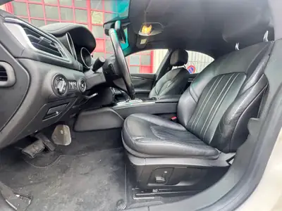 Maserati Ghibli D 3.0 V6 — Berline de prestige diesel, 120'000 km, sans sinistre — Miniatura 13