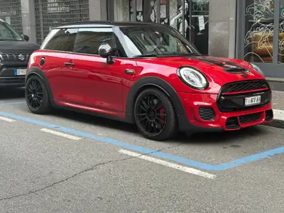 MINI JCW 2015 — Sportive compacte, moteur révisé, 231 ch et toit ouvrant — vista esterna