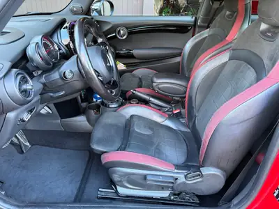 MINI JCW 2015 — Sportive compacte, moteur révisé, 231 ch et toit ouvrant — interni