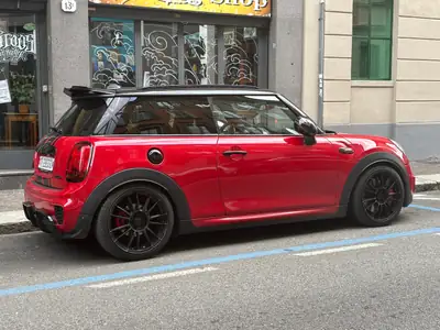 MINI JCW 2015 — Sportive compacte, moteur révisé, 231 ch et toit ouvrant — Miniatura 10