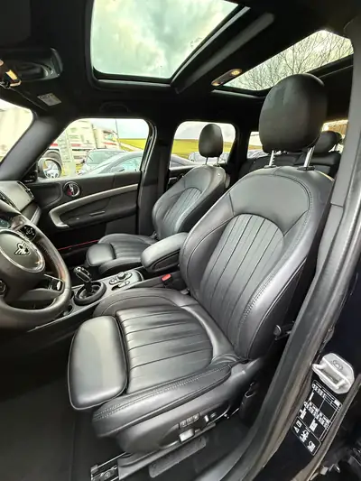 MINI Countryman JCW ALL4 – Dynamique et Polyvalent — dashboard