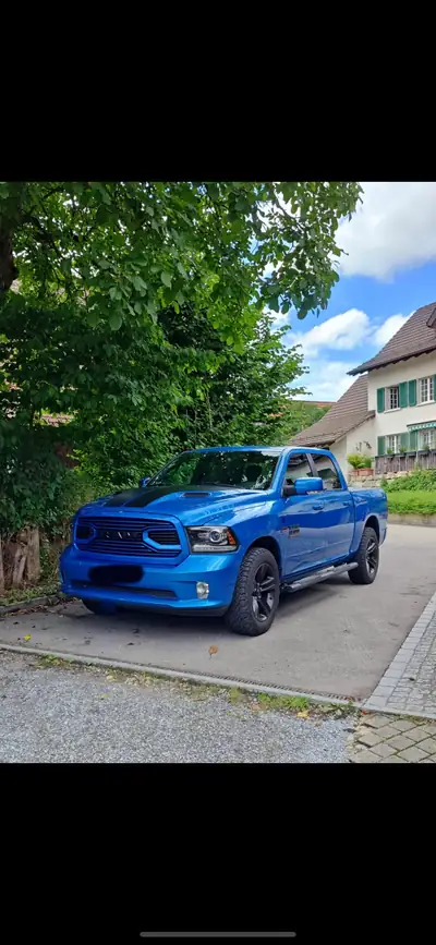 Dodge Ram 1500 Sport — Pickup musclé 396 ch, transmission intégrale et faible kilométrage — arrière