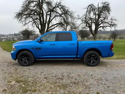 Dodge Ram 1500 Sport — Pickup musclé 396 ch, transmission intégrale et faible kilométrage — vue extérieure