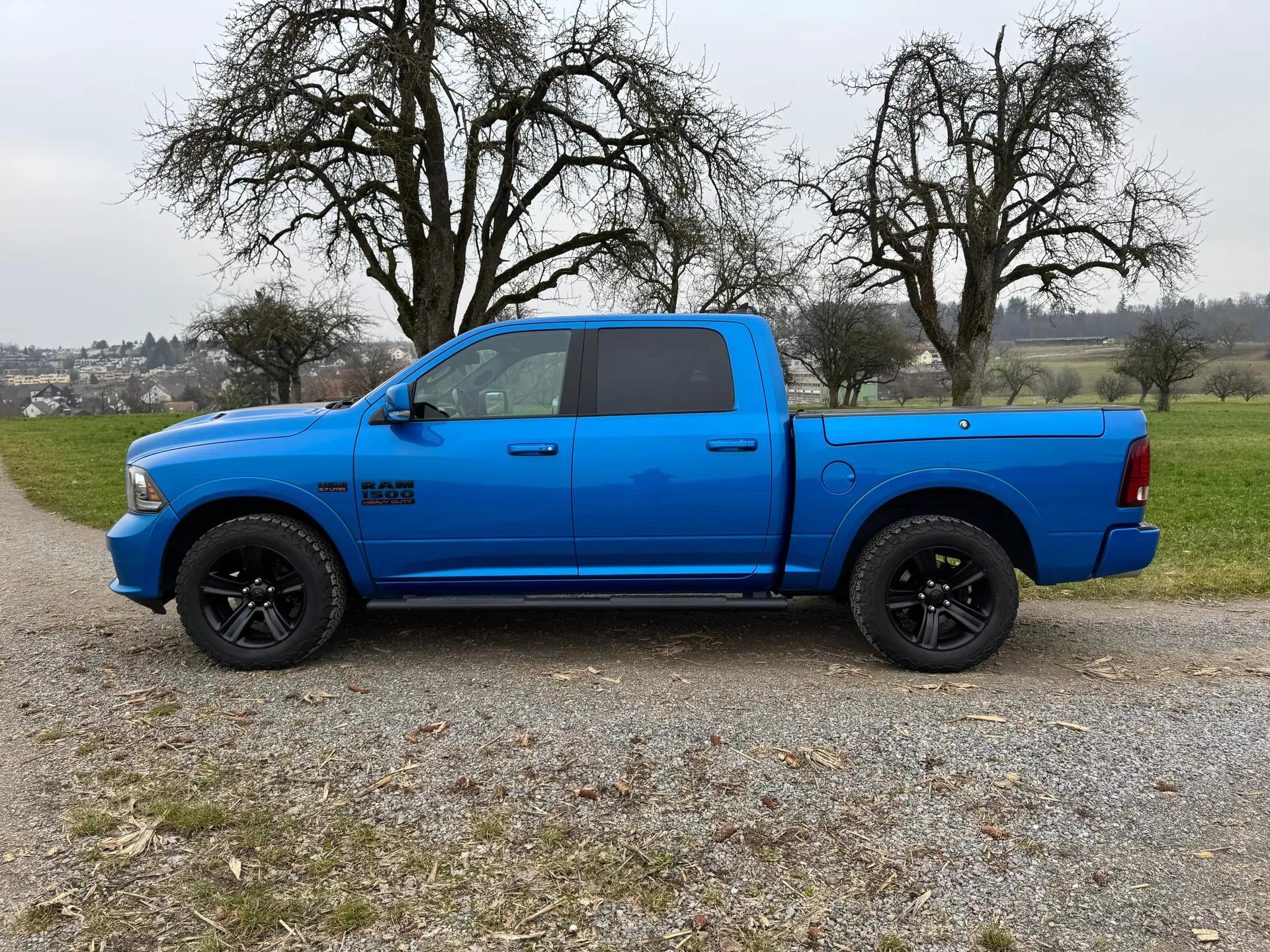 Dodge Ram 1500 Sport — Pickup musclé 396 ch, transmission intégrale et faible kilométrage — vue extérieure