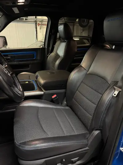 Dodge Ram 1500 Sport — Pickup musclé 396 ch, transmission intégrale et faible kilométrage — tableau de bord