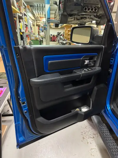 Dodge Ram 1500 Sport — Pickup musclé 396 ch, transmission intégrale et faible kilométrage — Miniature 9
