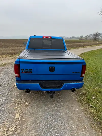 Dodge Ram 1500 Sport — Pickup musclé 396 ch, transmission intégrale et faible kilométrage — Miniature 10