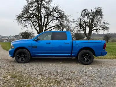 Dodge Ram 1500 Sport — Pickup musclé 396 ch, transmission intégrale et faible kilométrage — Miniature 12