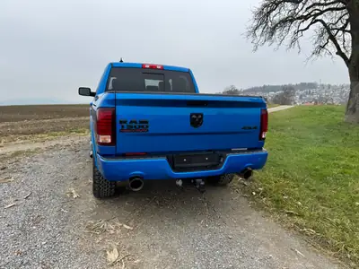 Dodge Ram 1500 Sport — Pickup musclé 396 ch, transmission intégrale et faible kilométrage — Miniature 11