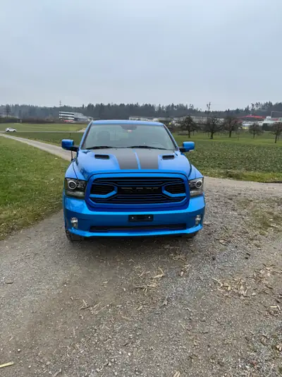 Dodge Ram 1500 Sport — Pickup musclé 396 ch, transmission intégrale et faible kilométrage — Miniature 13